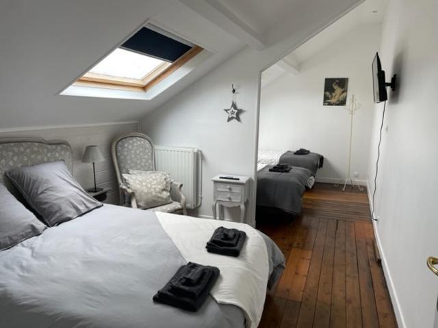 Le Clos Du Bas Courtil Guesthouse B&B Omaha Beach Osmanville Exteriör bild