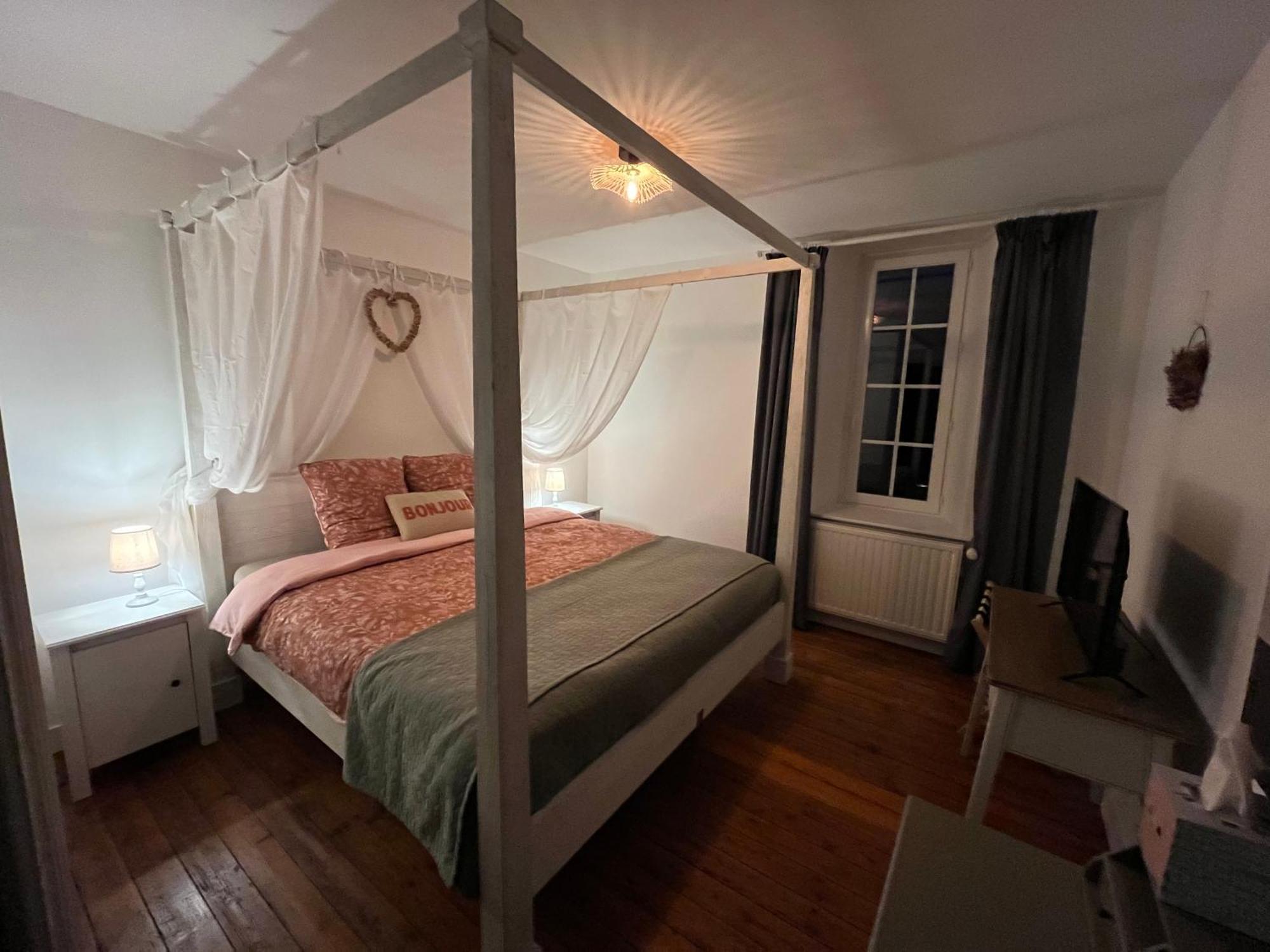 Le Clos Du Bas Courtil Guesthouse B&B Omaha Beach Osmanville Exteriör bild